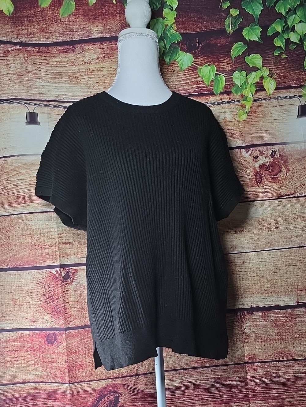 tea n rose Black Ribbed Short Sleeve Knit Top